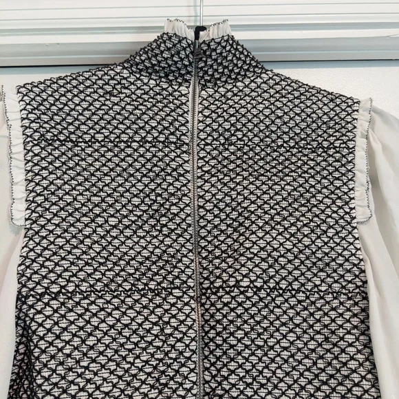 Alice + Olivia Black and White Patterned Top - Picture 6 of 8